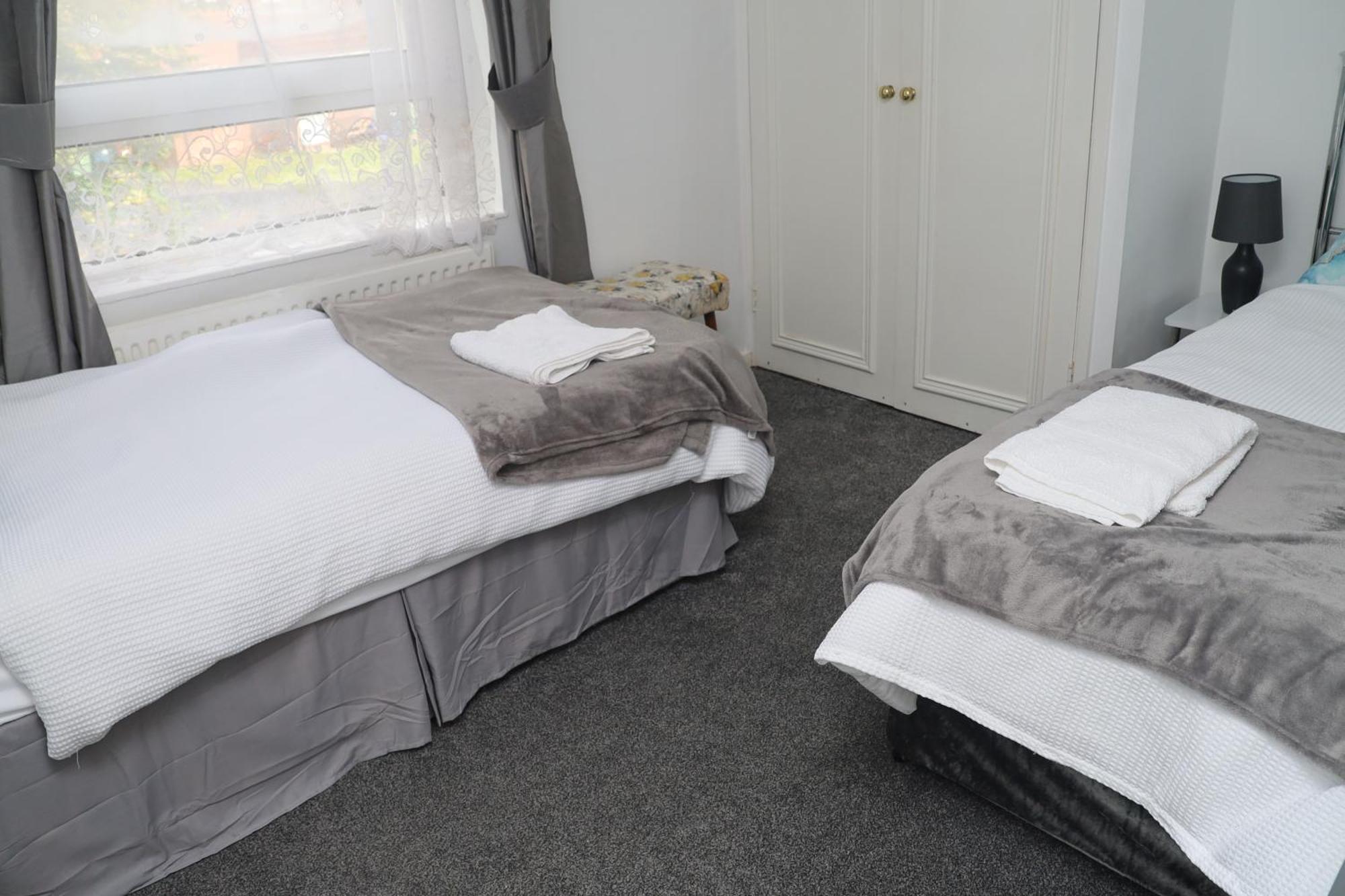 Superb 3 Bedroom Flat In Stafford Exterior foto